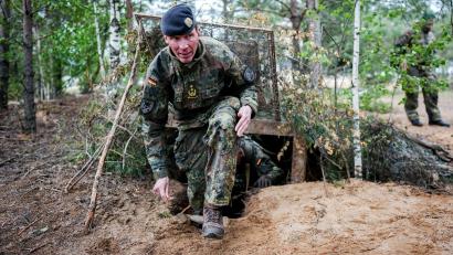 Bild: Kay Nietfeld/dpa
Heeresinspekteur Christian Freuding will das Heer mit kostengünstigen Marschflugkörpern für den Masseneinsatz ausstatten. (Archivbild)