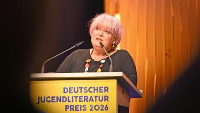 Bild: Jennifer Brückner/dpa
Autorin Jutta Richter wurde für ihr Gesamtwerk ausgezeichnet.