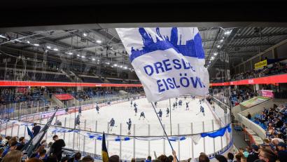 Bild: Robert Michael/dpa
Die Joynext Arena der Eislöwen musste nach einem Alarm evakuiert werden. (Archivbild)