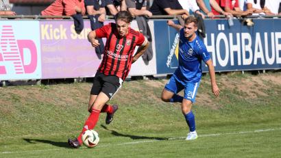 Bild: Dieter Jäschke
Der SC Luhe-Wildenau (links Nico Argauer) will mit Schwung an die Heimaufgabe gegen den 1. FC Passau herangehen.