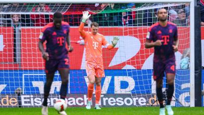 Bild: Tom Weller/dpa
Bayern-Torwart Manuel Neuer nach seinem fatalen Patzer.