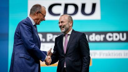 Bild: Kay Nietfeld/dpa
Auch CSU-Politiker Manfred Weber - hier mit CDU-Chef Friedrich Merz - befeuert vor einer CDU-Präsidiumsklausur die Debatte um den Kurs zur AfD. (Archivfoto)