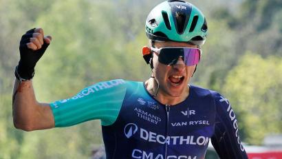 Bild: Geert Vanden Wijngaert/AP/dpa
Jungstar Paul Seixas hat die Lombardei-Rundfahrt gewonnen. (Archivbild)