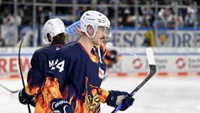 Bild: Julia Peter
Niklas Postel und die Blue Devils Weiden waren gegen die Dresdner Eislöwen am Freitagabend absolut chancenlos. Die Partie endete "nur" mit 5:1 für den DEL-Absteiger.