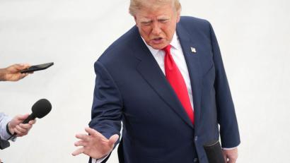 Bild: Nathan Howard/AP/dpa
Wettert gegen den ukrainischen Präsidenten: Donald Trump.