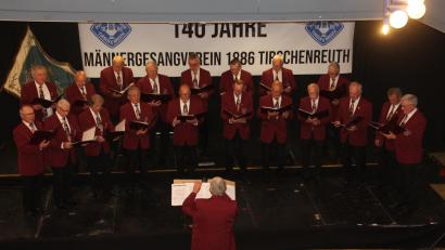 Bild: Konrad Rosner
Der Männerchor des Jubelvereins, des Männergesangvereins 1886 Tirschenreuth, überzeugt unter der Leitung von Horst Schultes.