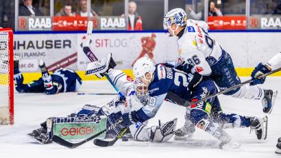 Bild: Tobias Neubert
Die Blue Devils Weiden um Maximilian Brunner gewannen gegen die Ravensburg Towerstars 4:3.