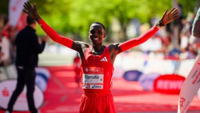 Bild: Gregor Fischer/dpa
Amos Kipruto lief in Chicago die fünftschnellste Marathon-Zeit der Geschichte. (Archivbild)