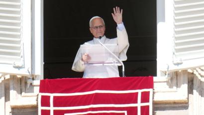 Bild: Gregorio Borgia/AP/dpa
Der Papst bei seinem Angelus-Gebet.