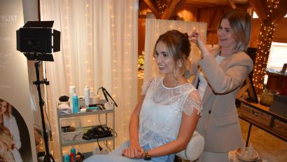 Bild: Josef Rosner
Friseurmeisterin und Haarstylistin Josepha Hecht bei der Arbeit.