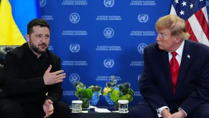 Bild: Julia Demaree Nikhinson/AP/dpa
Der ukrainische Präsident Selenskyj wirft der US-Regierung mangelnden Druck auf den Kreml vor. (Archivbild)