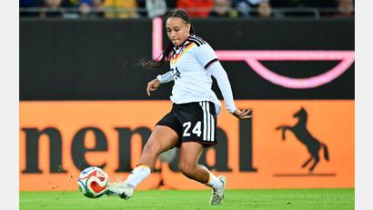 Bild: Sebastian Christoph Gollnow/dpa
Debüt im DFB-Team gegen Australien: Stürmerin Lisa Baum.