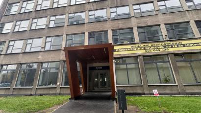 Bild: Claudia Ciobanu/AP/dpa
In dieser Berufsfachschule in Warschau stach eine 21-Jährige auf drei Frauen ein.