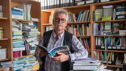 Bild: Hendrik Schmidt/dpa-Zentralbild/dpa
Der Biodiversitätsforscher Josef Settele leitete das Department Naturschutzforschung am Helmholtz-Zentrum für Umweltforschung. (Archivbild)