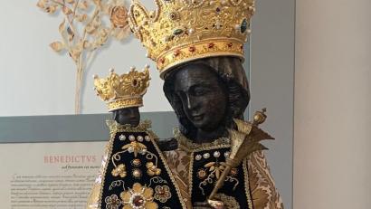 Bild: Verein der Regensburger Diözesanfußwallfahrt
Das Altöttinger Gnadenbild besucht das Alt-Dekanat Nabburg im Rahmen der Aktion „Madonna zu Gast“.