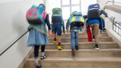 Bild: Peter Kneffel/dpa
Drei Schulen sind in Trägerschaft des Bistums Würzburg. (Symbolbild)