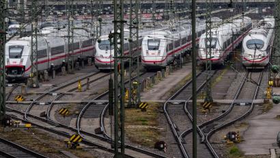 Bild: Peter Kneffel/dpa
Mehr als 320 internationale Verbindungen hat die Bahn mit dem neuen Fahrplan im Angebot. (Archivbild)
