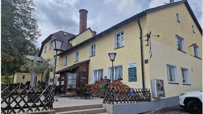 Bild: Thomas Dobler
Der Brauereigasthof Plank in Wiefelsdorf ist geschlossen. Die Entscheidung zur Schließung sei nicht kurzfristig gefallen, sondern über längere Zeit gereift..