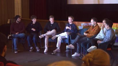 Bild: Marlin Nixdorf
Die Podiumsdiskussion bei "Jugend trifft Jugendpolitik" im Ringtheater Amberg beginnt. Von links: Tobias Winter, Simon Dobmeyer, David Mandrella, Floran Teichried, Florian Füger, Fabian Bischof, Markus Scheer.