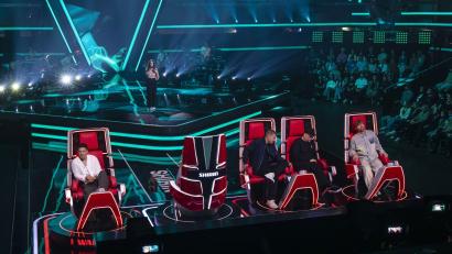 Bild: Joyn/Richard Hübner
Vanessa Weiser (auf der Bühne) hat es bei "The Voice of Germany" von den "Blind Auditions" in die nächste Runde, die sogenannten "Battles", geschafft.