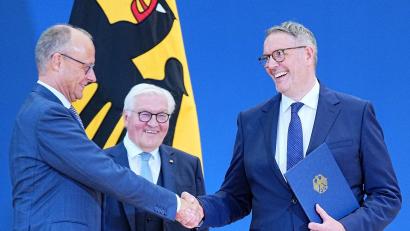 Bild: Michael Kappeler/dpa
Lachende Gesichter gab es bei der Ernennung von Alexander Schweitzer (rechts).