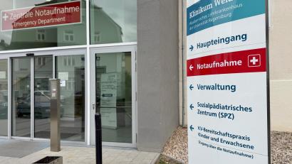 Bild: Gabi Schönberger
Die Kinderärztliche Bereitschaftspraxis wird seit 1. Oktober 2026 durch Ärzte des Klinikums Weiden an Wochentagen unterstützt.