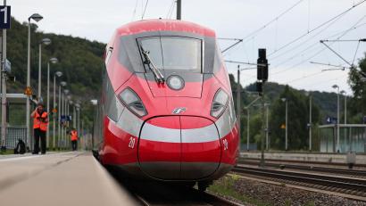 Archivbild: dpa
Der italienische Schnellzug Frecciarossa soll ab Sommer München direkt mit Rom verbinden.