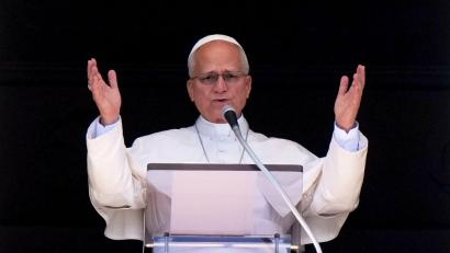 Bild: Andrew Medichini/AP/dpa
Dem an Lungenkrebs erkrankten Papst wurde vorsorglich ein Stück der Lunge entfernt.