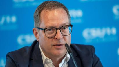 Bild: Peter Kneffel/dpa
CSU-Generalsekretär Huber poltert seit Tagen gegen die Sondierungen von SPD, Grünen und Linkspartei in Berlin. Jetzt fordert er den sofortigen Abbruch. (Archivbild)