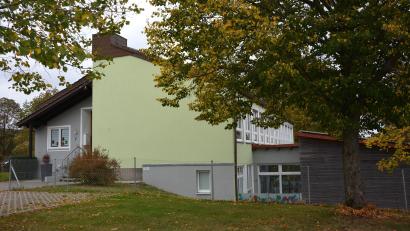 Bild: Josef Rosner
Teurer wird für die Eltern das Kinderhaus Pechbrunn (Bild) , nachdem der Freistaat Bayern ab 1. Januar 2027 keine monatliche Förderung von 100 Euro bereitstellt. Die Gemeinde wird die anfallenden Kosten von rund 40.000 Euro pro Jahr nicht übernehmen.