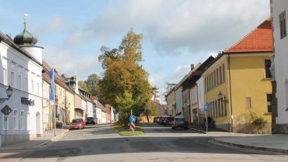 Bild: Josef Pilfusek
Die Neugestaltung des Marktplatzes ist erneut Thema im Pleysteiner Stadtrat.