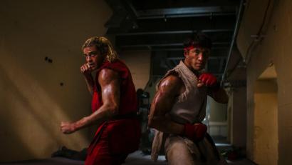 Bild: Handout / Berlin/Paramount Pictures/dpa
Noah Centineo (l) spielt Ken Masters und Andrew Koji Ryu.