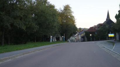 Bild: Elfriede Weiß
Von Dietersdorf kommend liegt das "Sondergebiet Einzelhandel an der Dietersdorfer Straße" links auf Höhe der Abzweigung nach Eslarn.