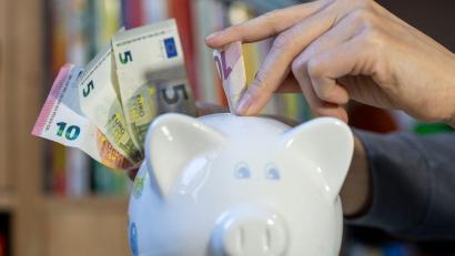 Bild: Hendrik Schmidt/dpa
Kinder sollen künftig Geld vom Staat bekommen, um Vermögen fürs Alter aufzubauen. (Illustration)