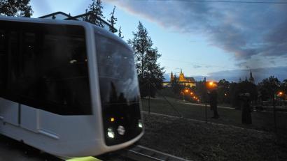 Bild: Michael Heitmann/dpa
Blick auf die Prager Burg mit der Standseilbahn auf den Petrin im Vordergrund. (Symbolbild)