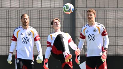 Bild: Federico Gambarini/dpa
Oliver Baumann (li.) trifft in der Europa League auf Alexander Nübel (re.). (Archivbild)