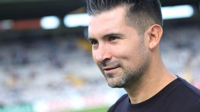 Bild: Karl-Josef Hildenbrand/dpa
Alper Kayabunar hat in München einige Personalsorgen. (Archivbild)