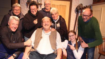 Bild: Konrad Rosner
Das Theater-Ensemble der "Werdenfelser": (vorne von links) Klaus Müller, Willi Busl und Sophia Würl, (hinten von links) Regisseurin Hermine Busl, Martina Würl, Rainer Bartsch, Gabi Härtl und Florian Busl. Andreas Schmidkonz fehlte beim Pressetermin.