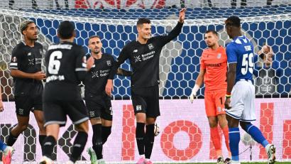 Bild: Jakub Kaczmarczyk/PAP/dpa
Patrik Schick hatte nach zwei verwandelten Elfmetern Grund zum Jubel.