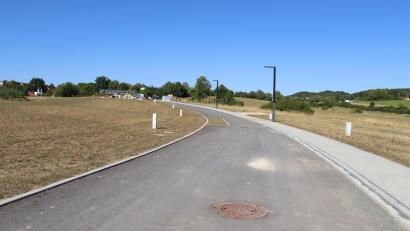 Bild: mfh
Das Baugebiet „Am Weihergarten“ hat eine bebaubare Fläche von rund 27.000 Quadratmetern. 45 Parzellen stehen zum Verkauf zu einem Quadratmeterpreis von 195 Euro.