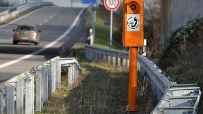 Bild: Michael Bahlo/GDV DL/dpa-tmn
Rund 17.000 Notrufsäulen gibt es an den Autobahnen. (Archivbild)