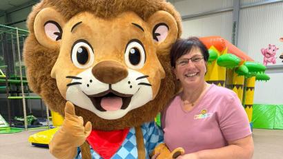 Bild: Amberlino
Willkommen im Amberlino 🦁🌴 
Der neue Indoor-Spielplatz in Amberg für kleine und große Abenteurer! Spielen, klettern, toben und gemeinsam eine tolle Zeit verbringen – sicher und unabhängig vom Wetter. Mehr entdecken kann man auf unserer Homepage: https://amberlino.de/