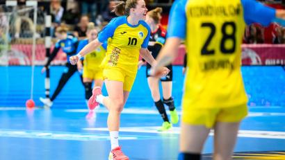 Bild: Marco Wolf/dpa
Due ukrainische Handballerin Iryna Prokopiak bei der EM-Qualifikation 2023. (Archivbild)