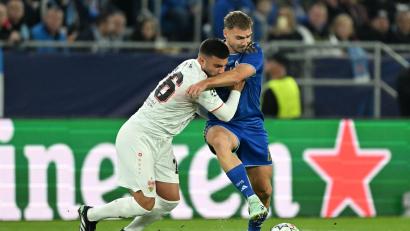 Bild: Martin Baumann/TASR Slovakia/AP/dpa
Hat die Zweifel beiseitegeschoben: VfB-Kapitän Deniz Undav (l).