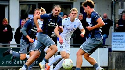 Bild: Werner Franken
Beim 1:1 in Würzburg bot sich Lukas Schaller (rechts) und Co. sogar die Chance auf den Sieg. Versäumtes will die SpVgg SV Weiden gegen den TSV Nördlingen nachholen.