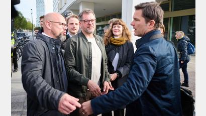 Bild: Sebastian Christoph Gollnow/dpa
Vertreterinnen und Vertreter der Berliner Parteispitzen von Linken, Grünen und SPD haben sich erneut im Haus der Statistik in Berlin getroffen.