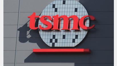 Bild: David Chang/EPA/dpa
Der taiwanische Chiphersteller TSMC hat erneut ein Rekordergebnis vorgelegt. (Archivbild)