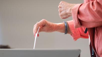 Symbolbild: Klaus-Dietmar Gabbert/dpa
Die Freien Wähler Amberg-Sulzbach haben vorgeschlagen, dass statt des Stimmkreiswechsels von Vilseck nach Tirschenreuth, Wernberg-Köblitz in den Weidener Stimmkreis aufgenommen werden soll.