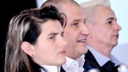 Bild: Britta Pedersen/dpa
Die DESG-Führung um Präsident Matthias Große (M) steht in der Kritik aus Thüringen. (Archivbild)