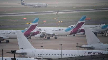 Bild: Henning Kaiser/dpa
Heben im Winter wahrscheinlich seltener ab: Flugzeuge der Gesellschaft Eurowings. (Archivbild)